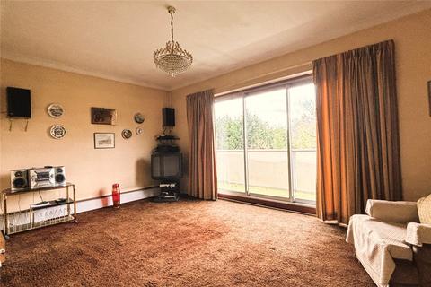 40 Hythe End Road, Wraysbury, Staines-upon-thames, TW19 5AR