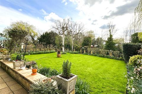 40 Hythe End Road, Wraysbury, Staines-upon-thames, TW19 5AR