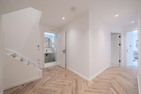 4 bedroom flat to rent - Adeliade Road, London NW3