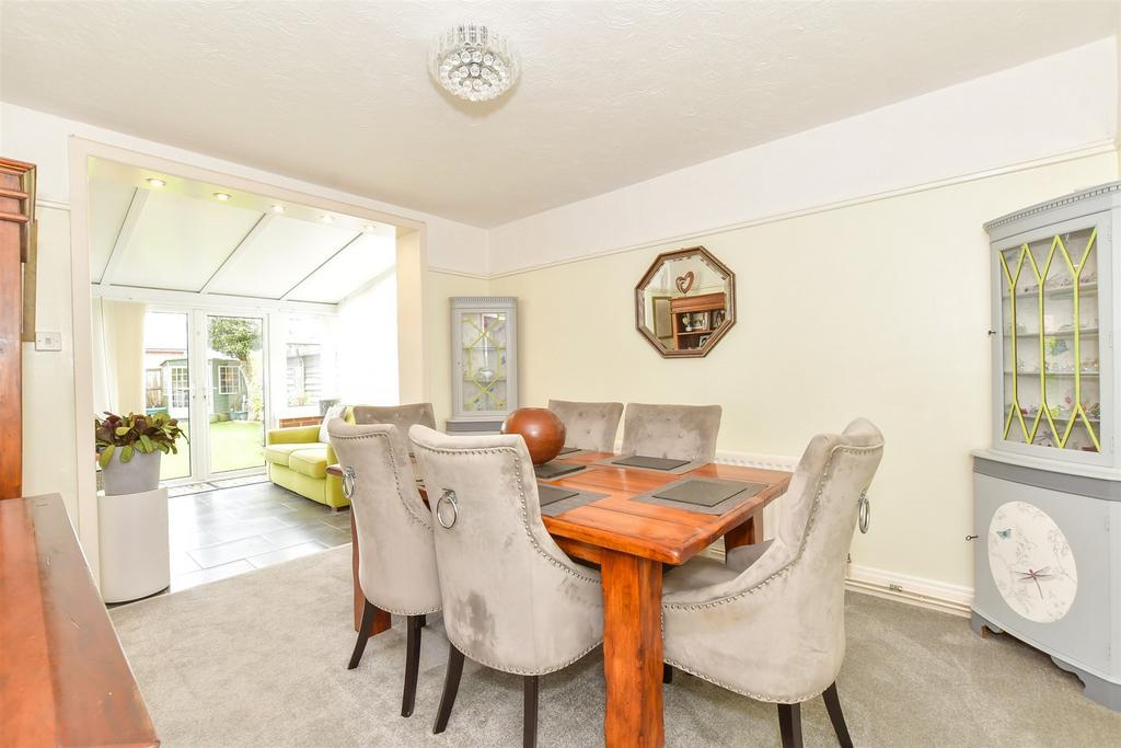Elmwood Avenue, Bognor Regis, West Sussex 4 bed detached house for sale