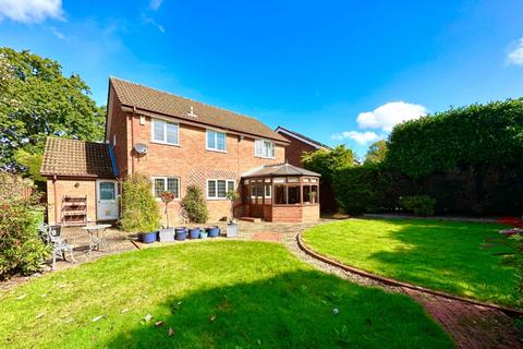 4 bedroom detached house for sale - Mallender Drive, Knowle, B93