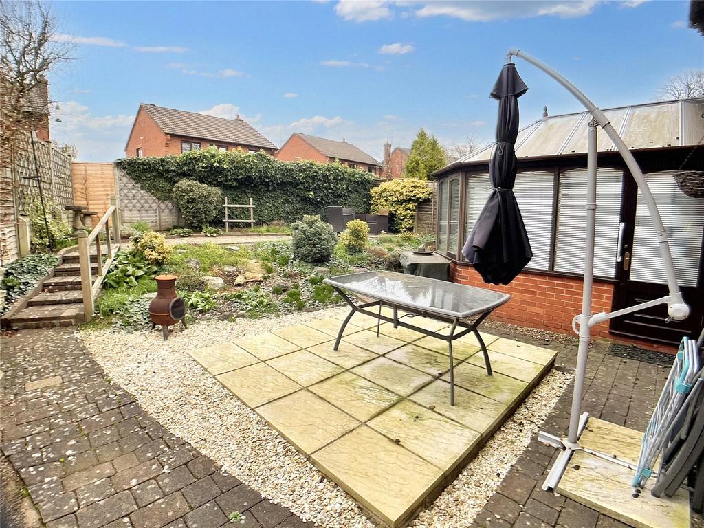 Droitwich Spa, Droitwich Spa WR9 4 bed detached house for sale £350,000