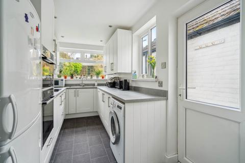1b Springfield, Bushey Heath, Bushey, WD23 1GL