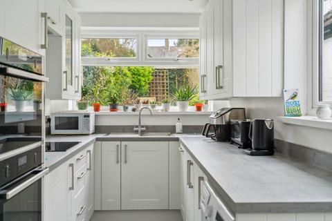 1b Springfield, Bushey Heath, Bushey, WD23 1GL