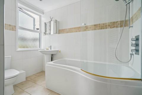 1b Springfield, Bushey Heath, Bushey, WD23 1GL
