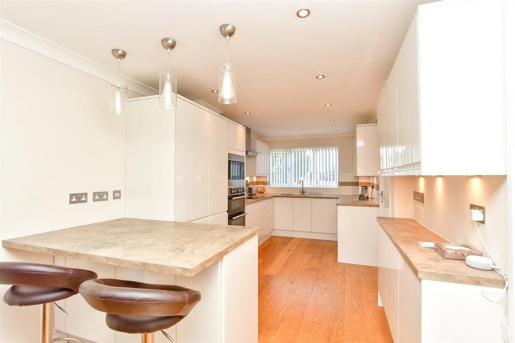 Kitchen/Breakfast Area