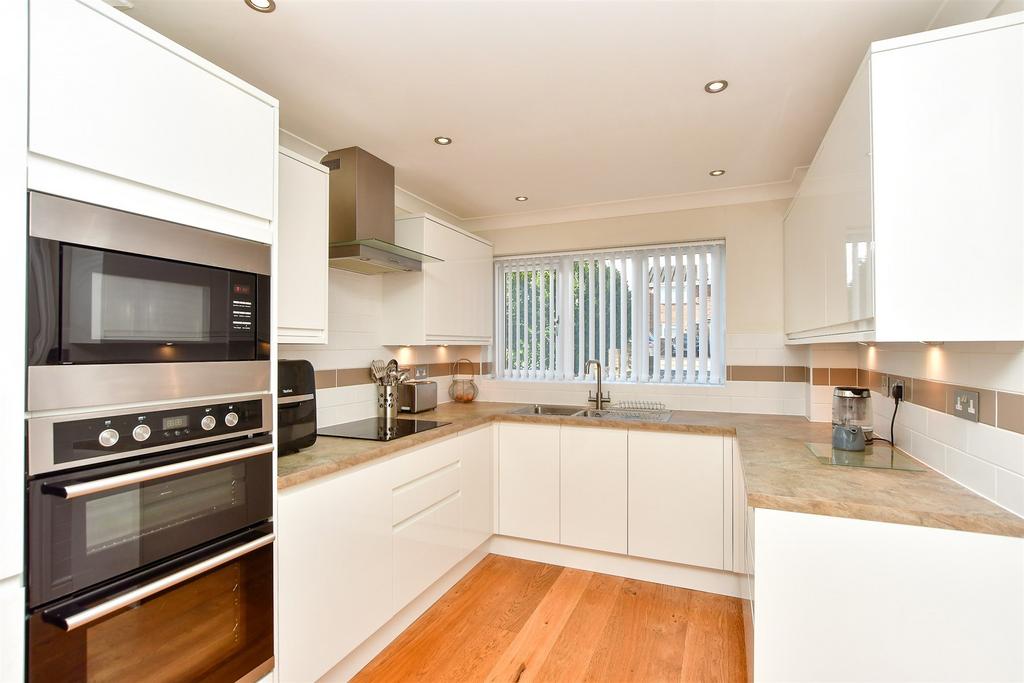 Kitchen/Breakfast Area