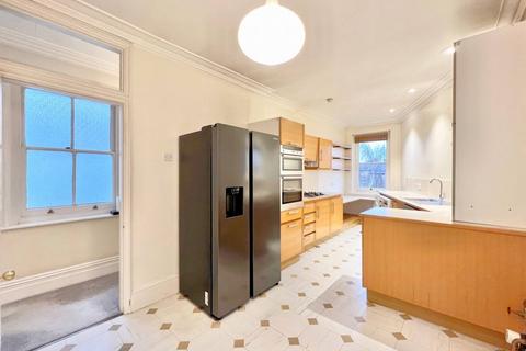 3 bedroom flat for sale, Lauderdale Mansions, London W9