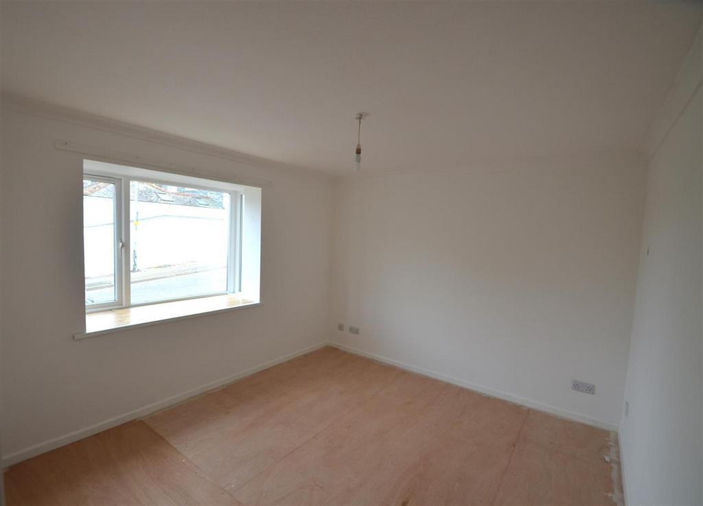 Sitting/dining room