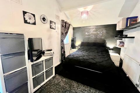 29 Blake Walk, Gateshead, NE8 3NW