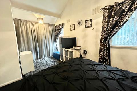 29 Blake Walk, Gateshead, NE8 3NW