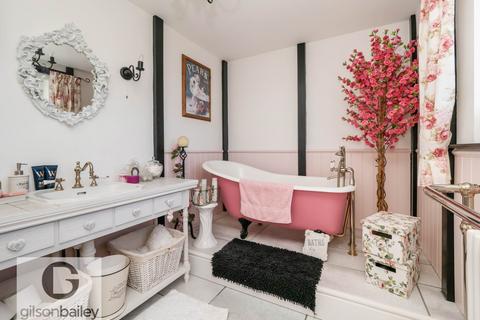 3 bedroom chalet for sale - Southwood Road, Norwich NR13