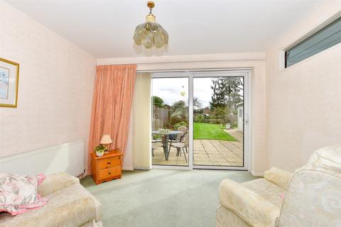 3 bedroom semi-detached house for sale - Hill Mead, Horsham, West Sussex