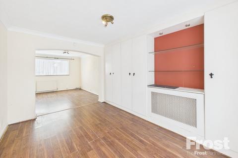 3 bedroom semi-detached house to rent, Barton Road, Langley, Berkshire, SL3