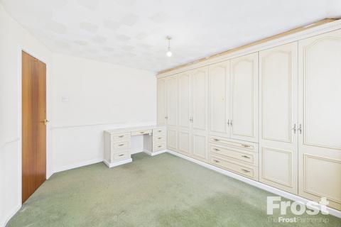 3 bedroom semi-detached house to rent, Barton Road, Langley, Berkshire, SL3