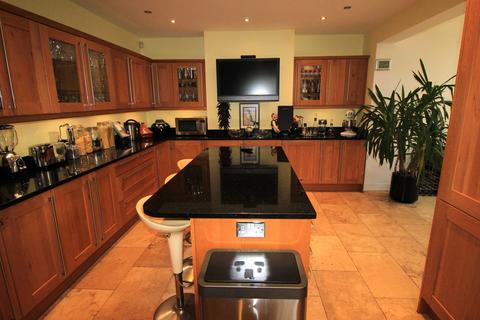 135 Corbets Tey Road, Upminster, RM14 2AX