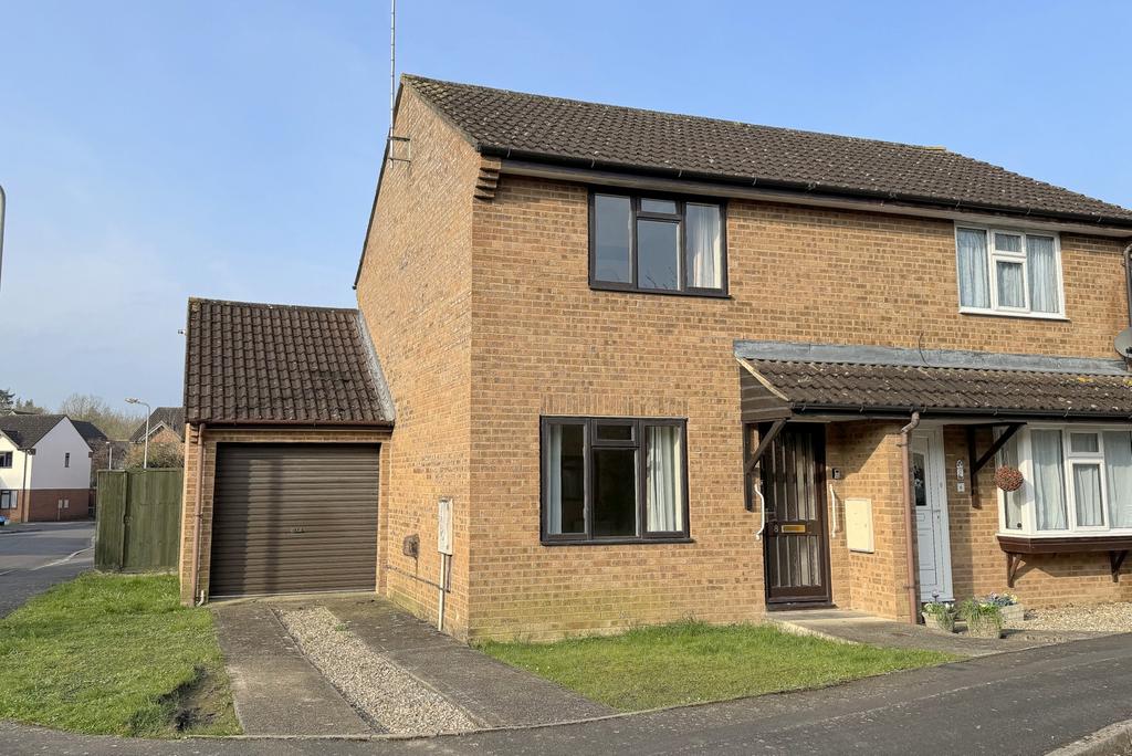 Wincanton, Somerset, BA9 2 bed semidetached house for sale £225,000