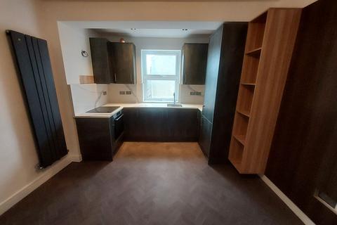 2 bedroom duplex to rent - Victoria Road, London, E18