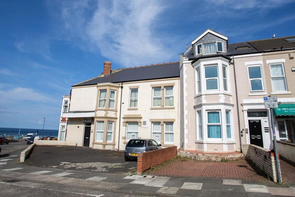 North Parade, Whitley Bay, NE26 2 bed property for sale £150,000