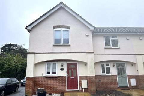 3 bedroom end of terrace house to rent, Captains Close, Gosport PO12