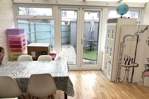 3 bedroom end of terrace house to rent, Captains Close, Gosport PO12