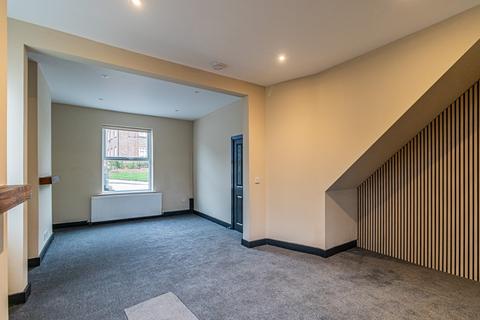 3 bedroom terraced house to rent - Hurdsfield Road, Macclesfield SK10