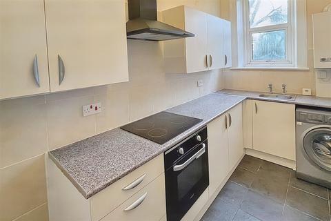 Flat 3, Hazelwood Court, 16 Cavendish Road, Bournemouth, BH1 1RE