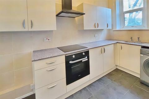 Flat 3, Hazelwood Court, 16 Cavendish Road, Bournemouth, BH1 1RE