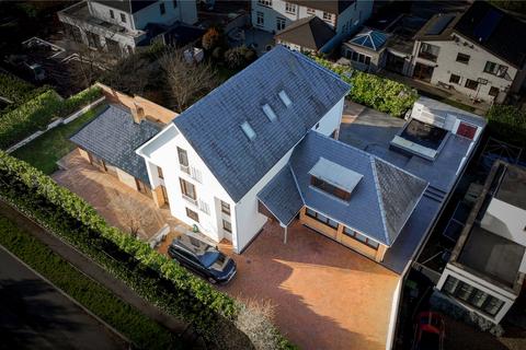 8 Cefn Coed Crescent, Cardiff, CF23 6AT