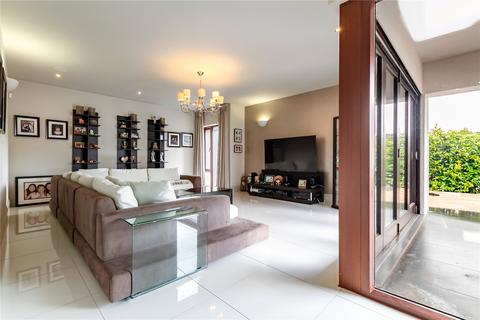 8 Cefn Coed Crescent, Cardiff, CF23 6AT