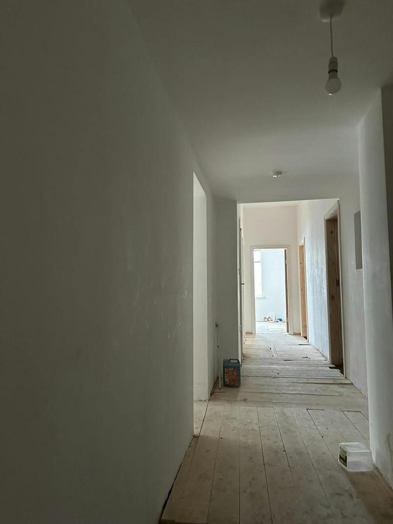 Hallway 1.jpg