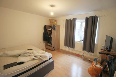 2 bedroom flat to rent, Desborough Road, High Wycombe HP11