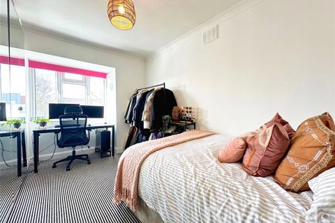 Flat 12, Clovelly Court Upminster Road, Hornchurch, RM11 3TP