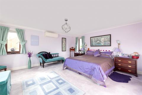 4 bedroom detached house for sale, Park Road, Toddington, Dunstable, Bedfordshire, LU5