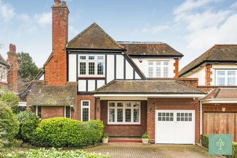 15 Meadway, London, N14 6NY