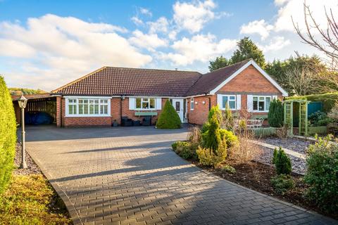 4 bedroom detached bungalow for sale - 4 Glebe Close Donington-on-Bain Louth LN11 9TS