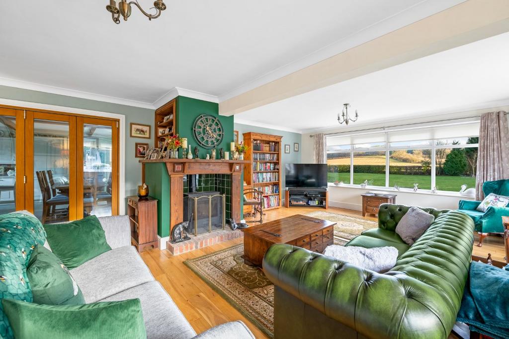 4 Glebe Close DoningtononBain Louth... 4 bed detached bungalow for