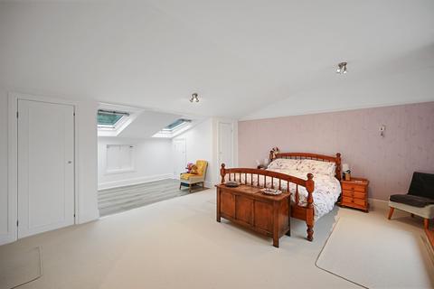5 bedroom detached house for sale, Warren Avenue, Cheam, SM2