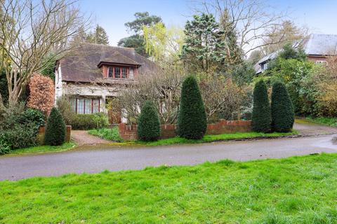 3 bedroom detached house for sale, Drakes Close, Esher, Surrey, KT10