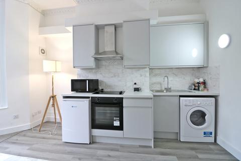 Studio to rent, Windsor Road,  Ealing, W5