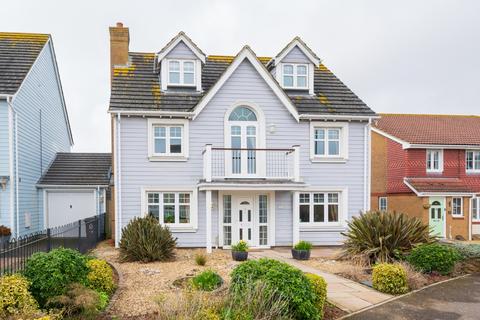 5 bedroom detached house for sale - David Newberry Drive, Lee-on-the-Solent, PO13