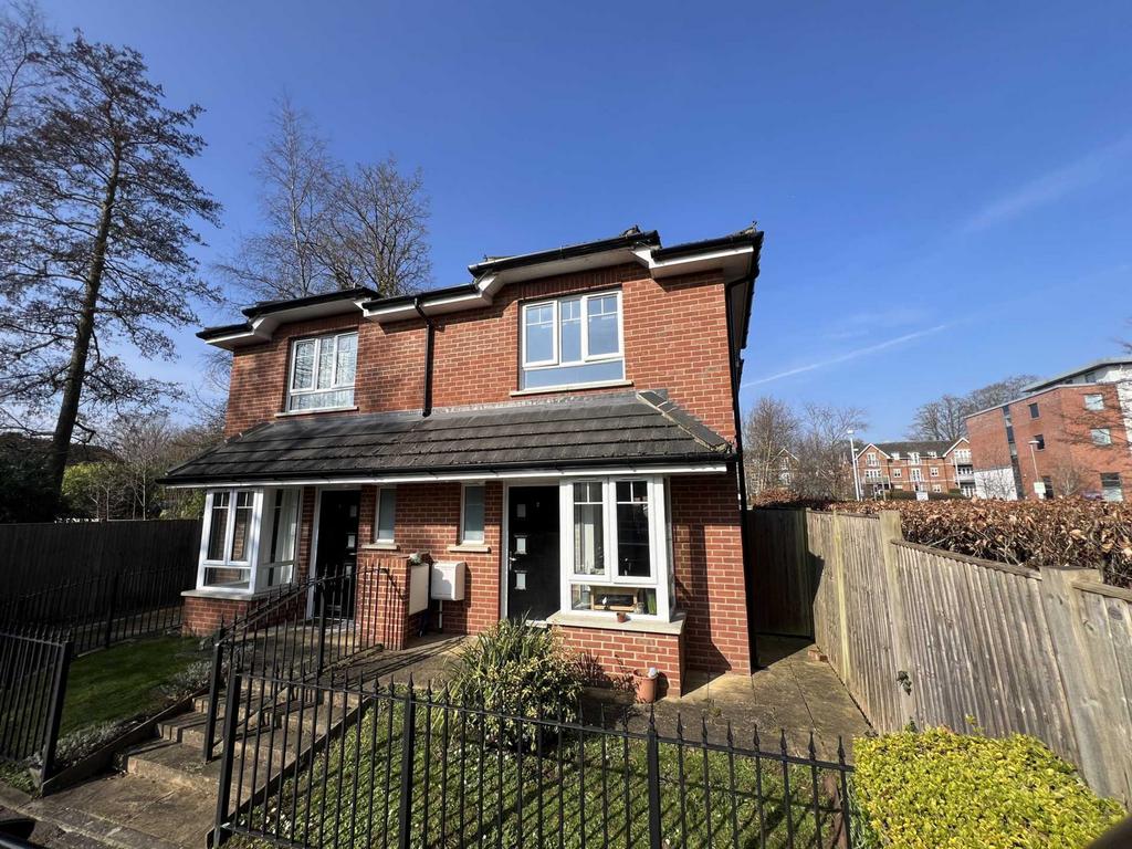 Hope Walk, Fleet Road, Fleet 2 bed semidetached house to rent £1,495