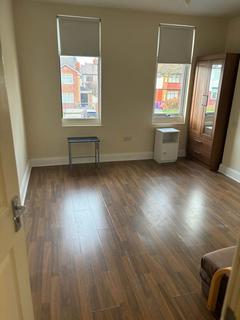 1 bedroom in a house share to rent, Queens Drive, Mossley Hill