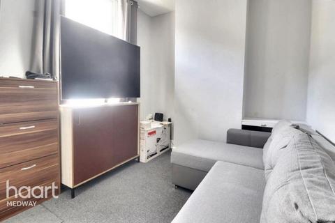 2 bedroom terraced house to rent, Edward Street, Chatham