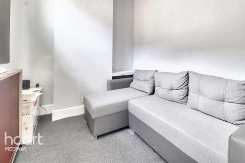 2 bedroom terraced house to rent, Edward Street, Chatham