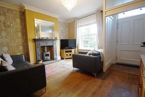 4 bedroom end of terrace house for sale - Huddersfield Road, Diggle OL3