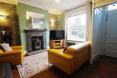 4 bedroom end of terrace house for sale, Huddersfield Road, Diggle OL3