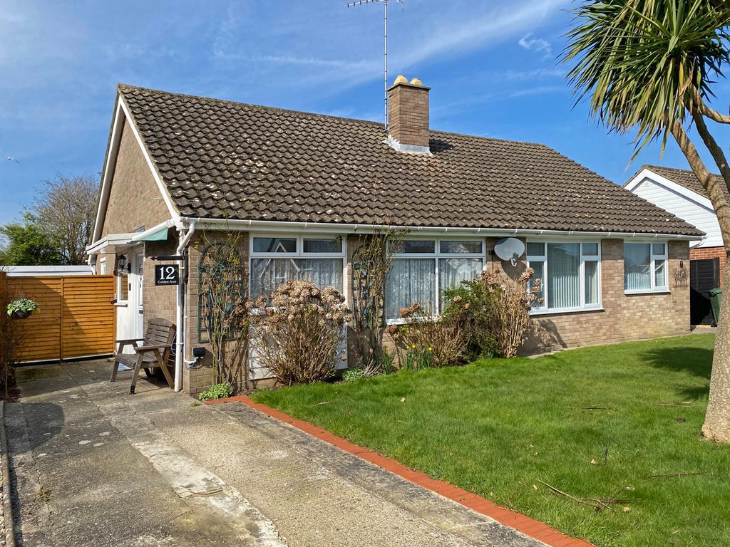 Golden Acre, Pagham, Bognor Regis... 2 bed semidetached bungalow for