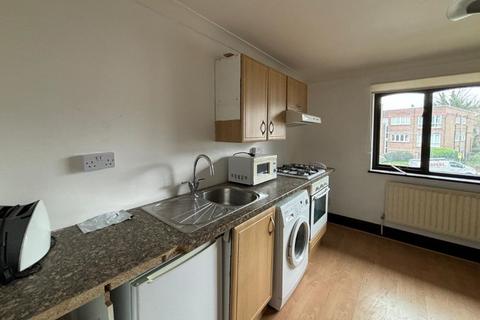 2 bedroom flat for sale, Flat 10, Brushwood Lodge, 16 Lower Park Road, Belvedere, Kent, DA17 6EF