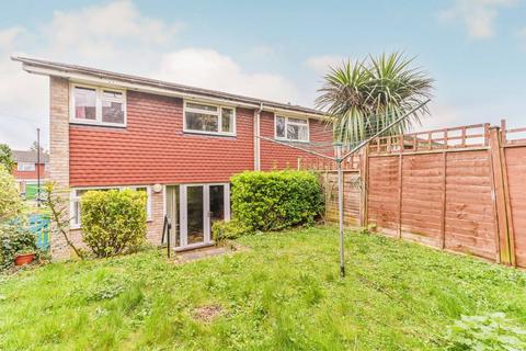 6 Glyn Close, London, SE25 6DT